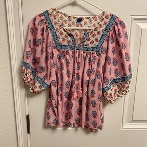 Old navy cute floral top size medium.